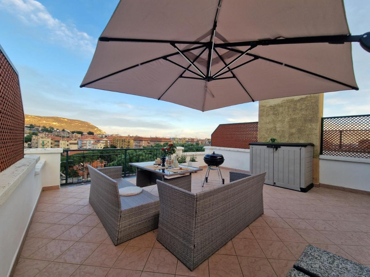 650 Metri Dal Mare - Wifi - Terrazzo - Piscina - A/C Appartamento Pietra Ligure Esterno foto