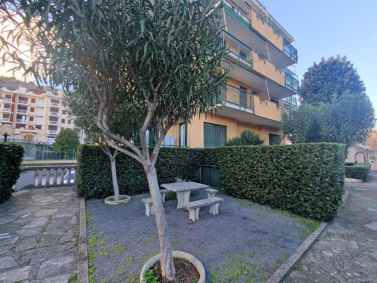 650 Metri Dal Mare - Wifi - Terrazzo - Piscina - A/C Appartamento Pietra Ligure Esterno foto