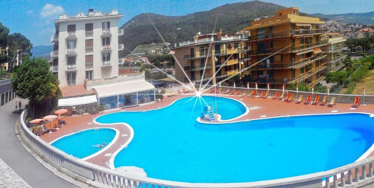 650 Metri Dal Mare - Wifi - Terrazzo - Piscina - A/C Appartamento Pietra Ligure Esterno foto