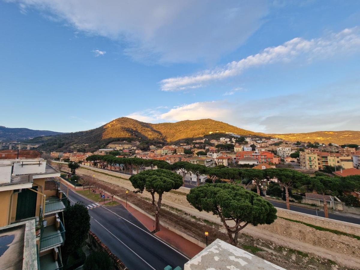 650 Metri Dal Mare - Wifi - Terrazzo - Piscina - A/C Appartamento Pietra Ligure Esterno foto